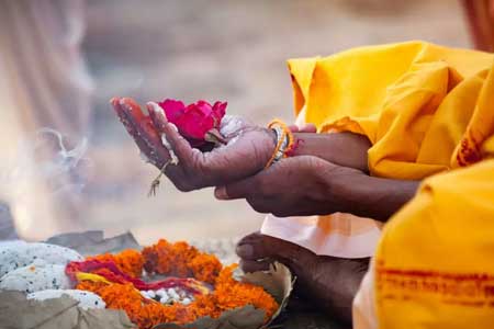 Devotees performing Pind Daan in Gaya